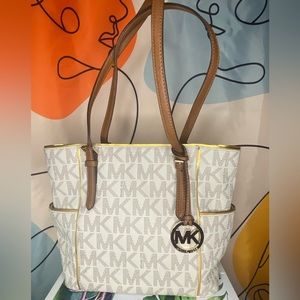 BEAUTIFUL White and Gold MK Purse COMPLETE WITH DUST BAG